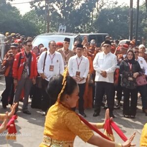 Hari Pertama, Zulkarnain – Lerru Daftarkan Diri Jadi Cabup dan Cawabup Dari Jalur Independen ke KPUD Kabupaten Tangerang