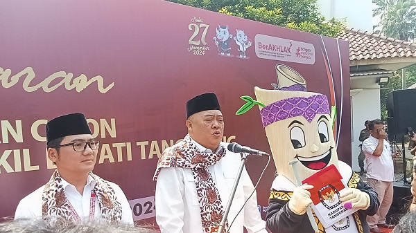 Zulkarnain - Lerru Daftarkan Diri Jadi Cabup dan Cawabup