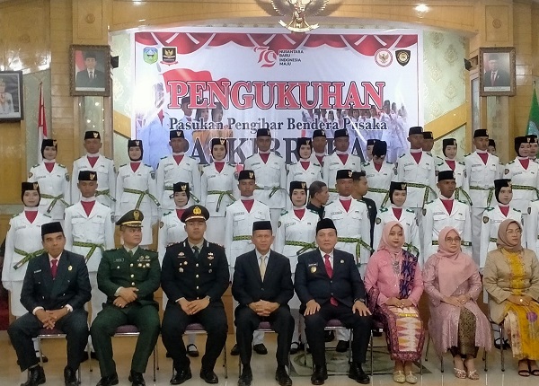 PJ Bupati Sarolangun Kukuhkan 40 Orang Anggota Paskibraka Kabupaten Sarolangun 2024