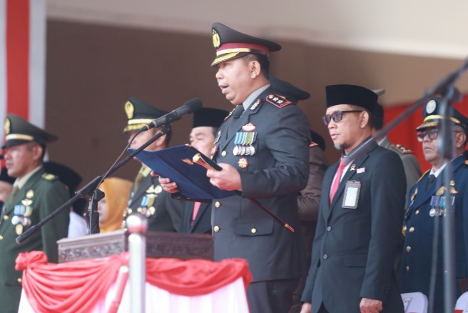 Kapolres Sukabumi Bacakan Pembukaan UUD 1945 Pada Momen Upacara Peringatan HUT RI Ke-79 Tingkat Kabupaten Sukabumi