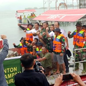 Atasi kebersihan danau Toba, Kasad resmikan 50 titik sumber air dan serahkan 3 Unit Ponton