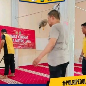 Kapolsek Cikarang Timur Bersama Personel Polsek Laksanakan Giat Bersih-Bersih Masjid Nurul Ikhsan