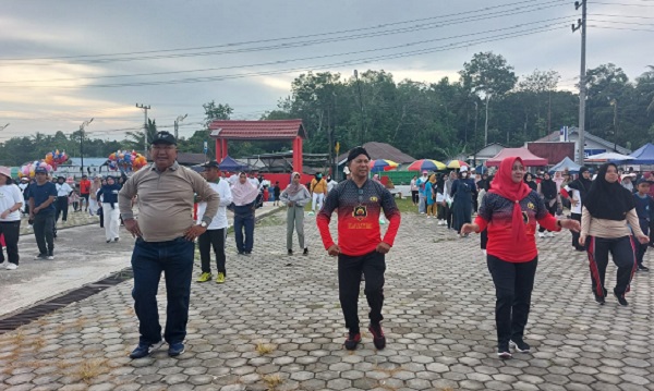 Kapolsek Marangkayu Hadiri Senam dan Jalan Sehat dalam Rangka Pilkada Damai 2024