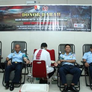 Peringati HUT ke-79 TNI, Lanud Husein Sastranegara Gelar Donor Darah dan Makan Gratis 