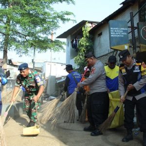 Peringati HUT ke-79 TNI, Lanud Husein Sastranegara Gelar Karya Bakti Sosial Perbaikan Fasilitas Ibadah 