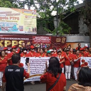 Pertahankan Viharanya, Ratusan Umat Cetiya Permata Dihati kepung Kelurahan Cengkareng Barat