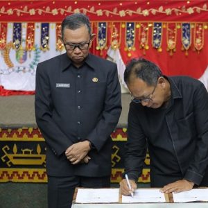 Sekdaprov dan Ketua DPRD Lampung Tandatangani Nota KUA-PPAS APBD Tahun Anggaran 2025