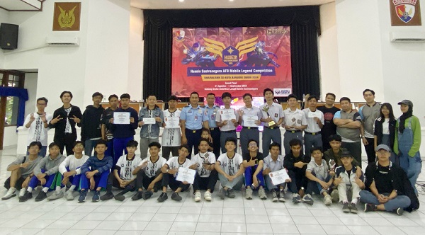 Sukses dan Hasilkan Atlet E-Sport Muda Kota Kembang, Danlanud Husein Sastranegara Tutup Mobile Legend Competition3