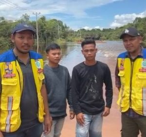 Satker Paralel Perbatasan Kalimantan Barat Lakukan Langkah Tanggap Darurat Banjir di Ruas Simpang Balai Karangan-Rasau