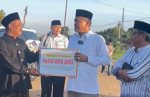 Cawabup Karawang 02 H. Maslani Tinjau dan Berikan Bantuan Pembangunan Gedung Dakwah