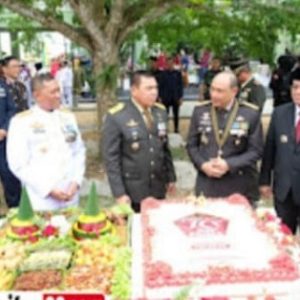Kapolda Kalbar Hadiri Upacara Peringatan HUT ke 79 TNI di Makodam XII/Tanjungpura