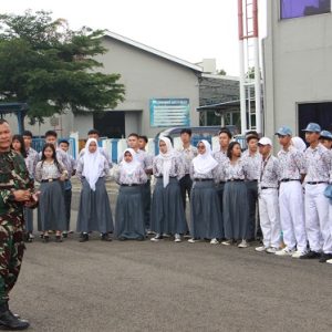 Lanud Husein Sastranegara Gali Potensi Dirgantara Siswa SMP dan SMA Angkasa melalui Program Kunjungan Edukatif