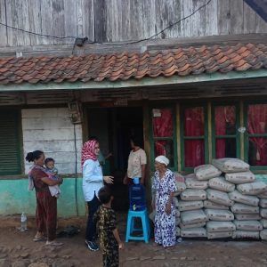 Nanda, Calon Bupati Pesawaran No Urut 02 Kunjungi Rumah Korban Kebakaran
