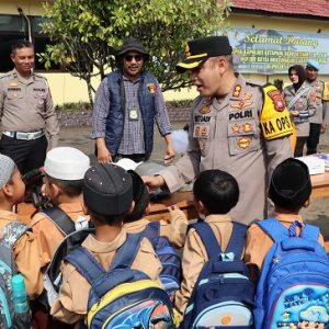 Polisi Sahabat Anak, Kapolres Ketapang Sambut Hangat Siswa-Siswi TK dan SD di Mapolres