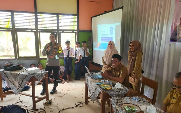 Cegah Bullying dan Kenakalan Remaja, Kapolsek Kunjungi SMP Negeri 4 Matan Hilir Utara