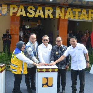 Dorong Penguatan Ekonomi Lokal, Pj. Gubernur Lampung Dampingi Menko Bidang Pangan Resmikan Pasar Natar 