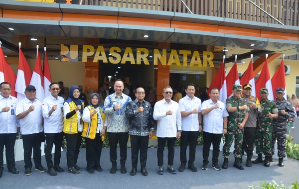 Dorong Penguatan Ekonomi Lokal, Pj. Gubernur Lampung Dampingi Menko Bidang Pangan Resmikan Pasar Natar 