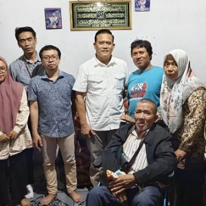 Kembali ke Pelukan Keluarga, Kosim Dijemput Putra Pertama Usai 37 Tahun Putus Komunikasi