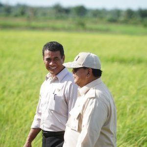 Mentan Amran Dampingi Presiden Prabowo Kunjungi Lahan Pertanian di Merauke