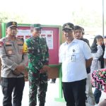 Pastikan pemungutan suara kondusif, Kapolda Kaltim dan Pj. Gubernur Kaltim Kunjungi Kecamatan Muara Badak