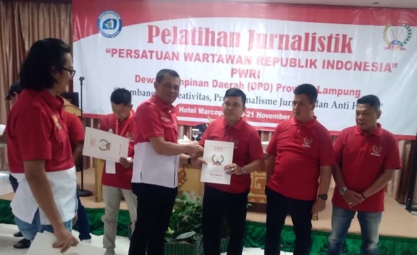 Penutupan Pelatihan Jurnalistik, Ketua PWRI Lampung Darmawan SH.,MH Targetnya UKW Tahun 2025