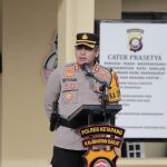 Pimpin Apel Pergeseran Personil Pengamanan TPS, Kapolres Ketapang Tegaskan Anggota Polri Harus Profesional dan Netral