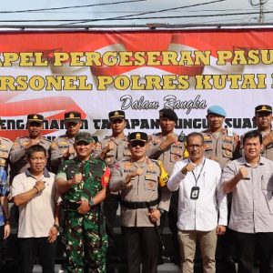 Polres Kutai Barat Gelar Apel Pergeseran Pasukan Pengamanan Tahapan Pungut Suara Pilkada Serentak Tahun 2024