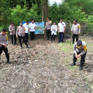 Polri Bersinergi Dukung Ketahanan Pangan Nasional di Toba
