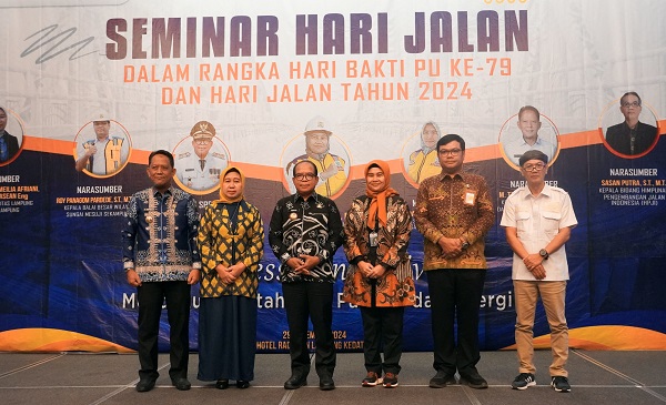 Seminar Hari Jalan 2024, Pj. Gubernur Lampung Tekankan Pentingnya Konektivitas Infrastruktur Jalan untuk Ketahanan Pangan dan Energi