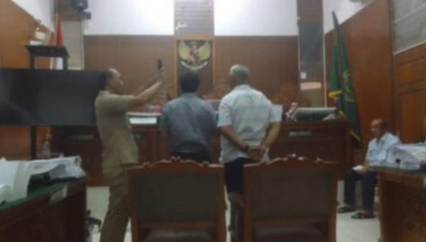 Sidang lanjutan dugaan korupsi dan pencucian uang di Pengadilan Negeri Jakarta Selatan berlangsung alot