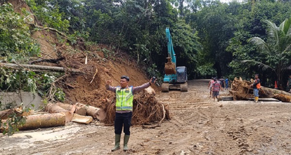 Tangani Bencana Longsor Sembahe, Enam unit alat berat dikerahkan bersihkan material longsor