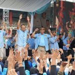 Tasikmalaya Jadi Lautan Biru, Abah Anton Charliyan Dampingi KDM dan Diky Candra Kampanye Akbar