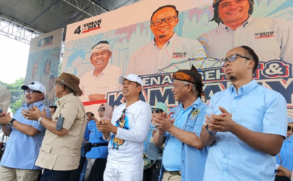 Tasikmalaya Jadi Lautan Biru, Abah Anton Charliyan Dampingi KDM dan Diky Candra Kampanye Akbar