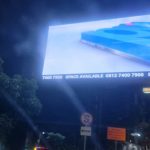 Berdiri di atas lahan Fasum Fasos, Papan reklame raksasa ini timbulkan perdebatan