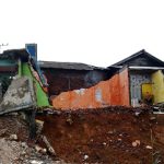 Diguyur hujan deras, 7 Rumah di Desa Girimukti Cilograng Lebak amblas dan rusak berat