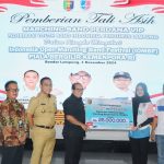 Jadi Juara Umum IOMBF 2024, Pj. Gubernur Lampung Serahkan Penghargaan pada Marching Band FYBI