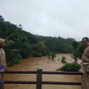 Musim Hujan Tiba, Kapolsek Cirinten Himbau Warga Waspada Banjir