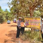 Pasang Spanduk Jalan Rusak, Upaya Preventif Satlantas Polres Ketapang Cegah Lakalantas