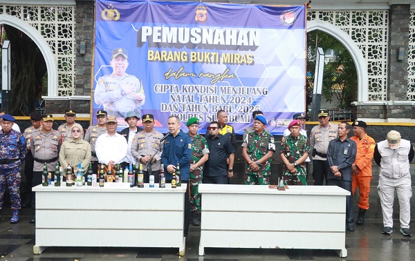 Polres Sukabumi Musnahkan 7.125 Botol Miras Hasil Operasi Cipta Kondisi Menjelang Nataru
