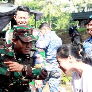 Pulihkan Semangat Anak-anak Korban Bencana di Cianjur, Personil Lanud Husein Sastranegara Berikan Trauma Healing 