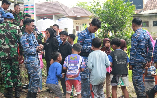 Pulihkan Semangat Anak-anak Korban Bencana di Cianjur, Lanud Husein Sastranegara Berikan Trauma Healing 