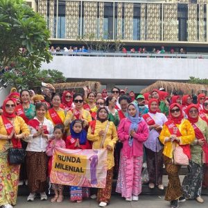 Rekor MURI Pawai Kebaya lintas generasi dengan peserta terbanyak