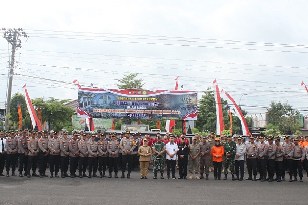 Upacara Gelar Pasukan Operasi Lilin Candi Tahun 2024 Pengamanan Natal dan Tahun Baru Polres Blora