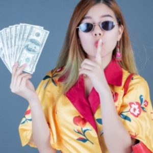 Wanita yang diberitakan selingkuh dengan oknum Ketua DPRD, diduga tipu korban dengan modus arisan