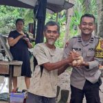 Bentuk Kepedulian, Bhabinkamtibmas Polsek Rangkasbitung Serahkan Bantuan Telur Ayam 