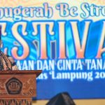 Festival Kebudayaan Unila 2025, Pj Gubernur Lampung serahkan Anugerah Be Strong
