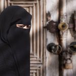 Hukum Memandang dan Berjabat Tangan dengan Selain Mahram