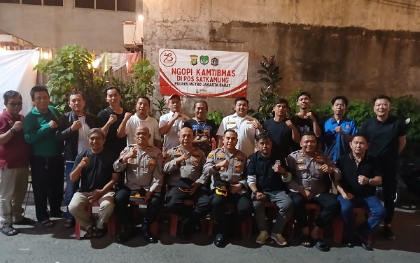 Jelang Ramadhan, Kapolsek Tambora Gandeng Warga RW 08 Bahas Keamanan Lingkungan Lewat Program Ngopi Kamtibmas