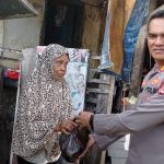 Kapolsek Rangkasbitung Bagikan 30 Paket Sembako dari Kapolres Lebak 