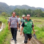 Masyarakat Bergotongroyong Perbaiki Tanggul Jebol di Aek Simalau Desa Simanobak, Silaen Toba